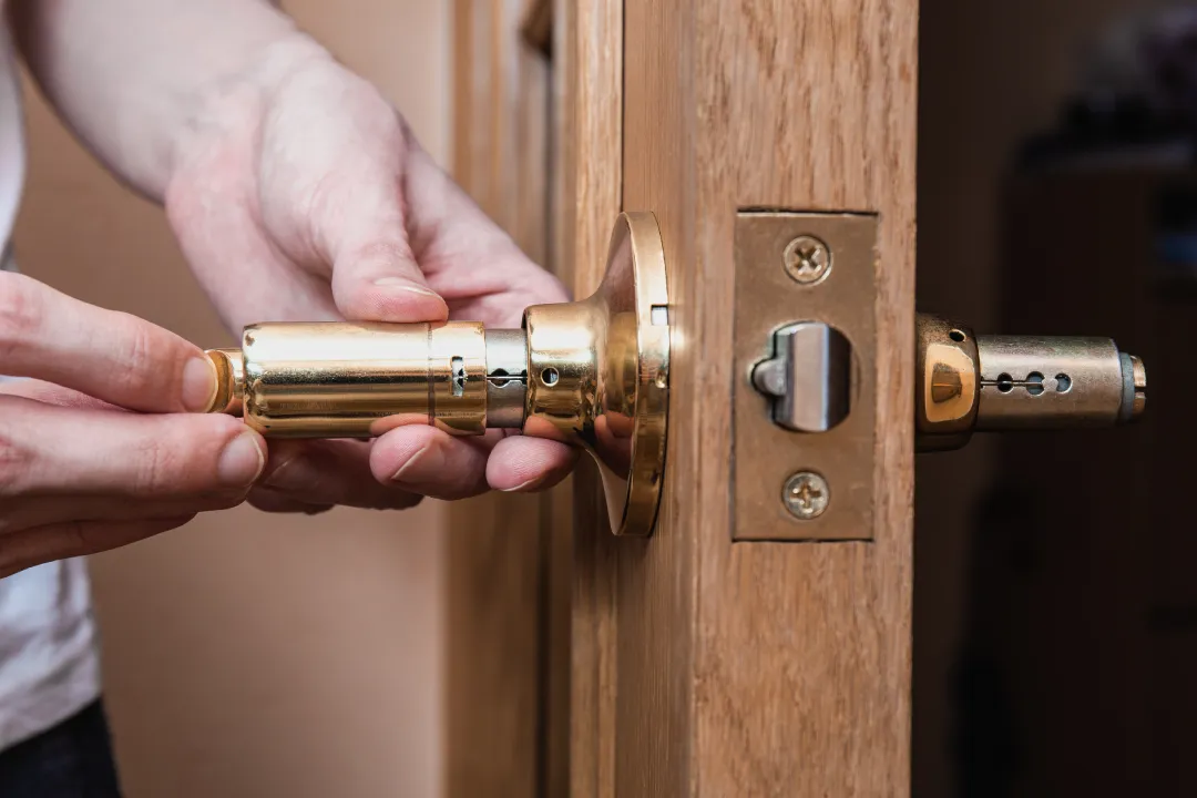 Porte claquée serrurier Lille : 5 réflexes urgents à adopter